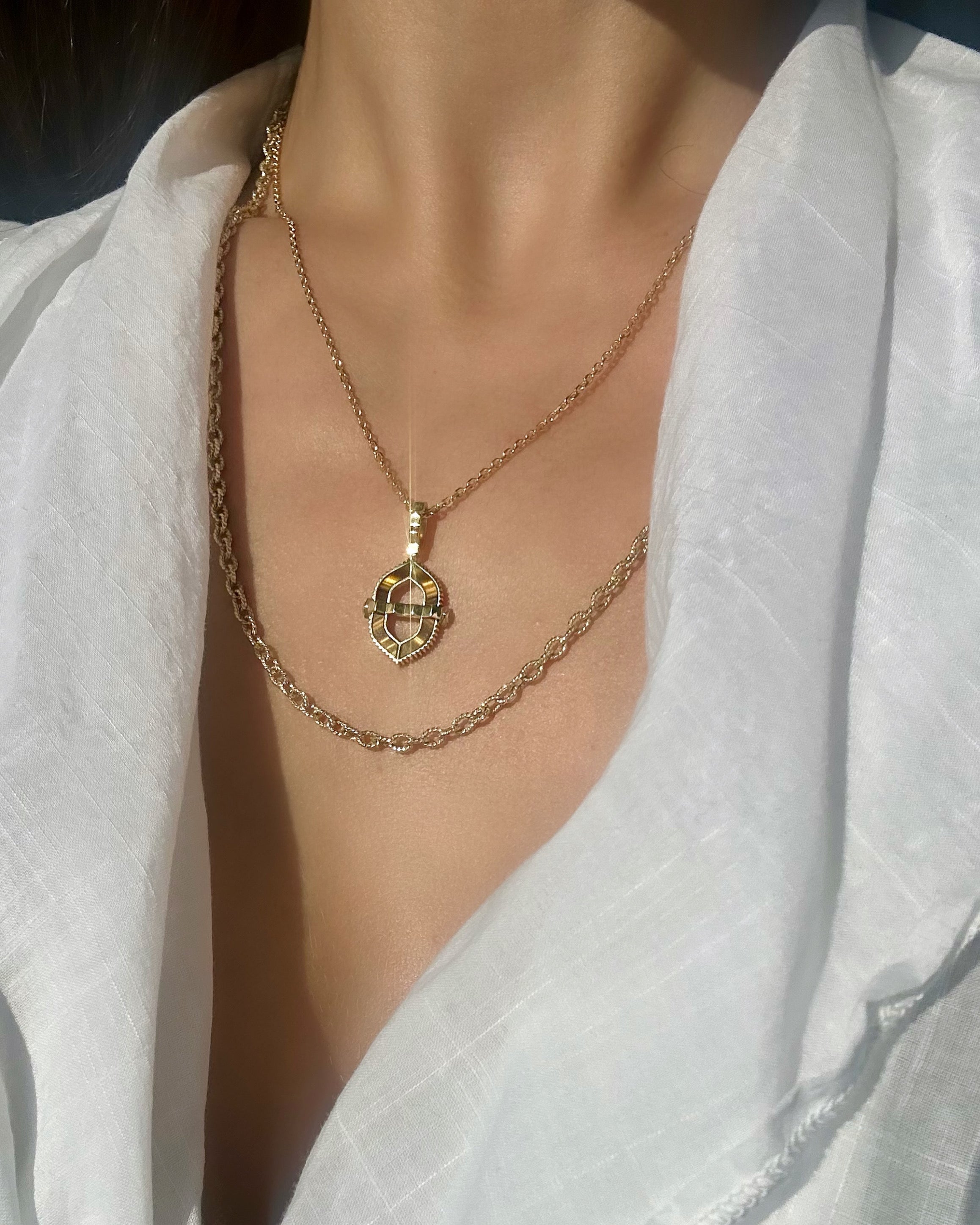 18k gold tiger eye pendant necklace